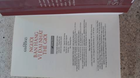 Sách còn rất mới tái bản 2022, uy tín, sách giao ko bị móp méo, sách chính hãng, thơm, có bookmark. Nên mua 👍