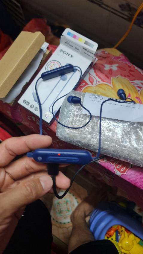 OK ! Chất lượng âm thanh ở mức khá tốt, tiếng bass thì cũng bình thường, ko mạnh lắm, hài lòng trong tầm giá, màu sắc mua màu xanh cũng khá đẹp và thời trang, kết nối rất dễ dàng, dò bluetooth kết nối là sử dụng, pin thì chưa bao giờ xài hết trọng 1 lần sạc nên chưa biết chính xác mấy giờ nghe liên tục, sạc chuẩn Type C cũng nhanh, khoảng hơn 2h  là đầy pin khi mua đã có sẵn pin còn ít. Cơ bản thì hài lòng với mức giá