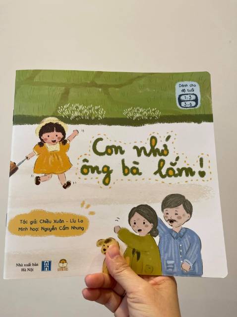 Sách yêu lắm ấy, mình là người lớn còn thất cưng nữa. Ưng nhất là sách cho bé nhưng được viết bằng thơ, rất đáng yêu, dễ đọc, dễ nhớ. Lấy nhân vật cũng rất Việt Nam nữa, tìm mãi mới thấy một bộ sách cho trẻ em thuần Việt đến vậy. Nói chung là ưng