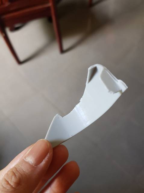 Giao hàng siêu về nhanh, đóng gói cẩn thận. Kệ dễ lắp, có hướng dẫn cho ai cần. Khá chắc chắn, bánh xe trơn. Mình dùng để rau củ quả, còn bạn nào thích dùng đựng mấy thứ khác cũng okie luôn. Mà lắp xong hết thấy trong thùng có miếng nhựa gãy, kiểm tra thì kệ k bể chỗ nào nên cũng hơi hoang mang xí =))