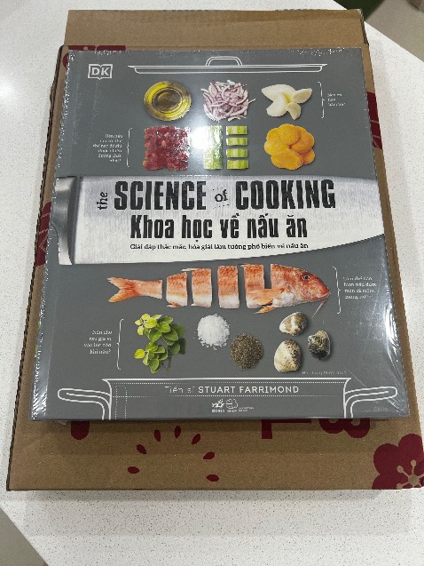 Sách dày nặng tay, in màu đẹp chắc chắn, nội dung chi tiết bổ ích cho những người đam mê bếp núc!