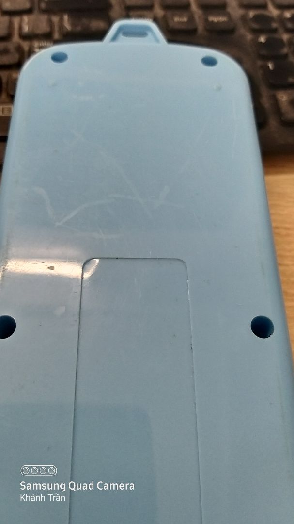 Đã nhận hàng, tuy nhiên đóng gói ẩu . sản phẩm thì bé mà bỏ vào cái thùng to . khi lột ra cả phần plastic rơi ra .. sản phẩm trầy trụa mặt sau chứng tỏ hàng qua *** chũa hoặc bảo hành mặc dù có dán tem 
.. chưa bao giờ thất vọng như lần này