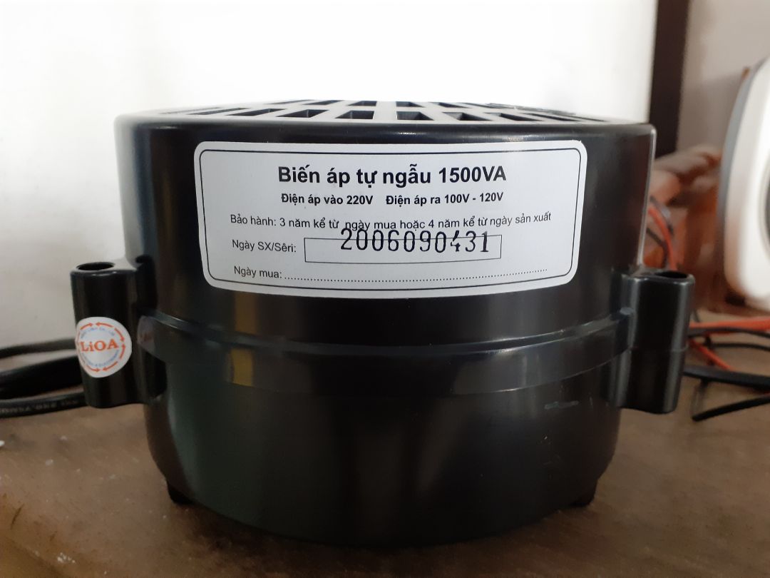 Tiki dạo này giao hàng rất nhanh. Mình mới nhận sản phẩm, tuy nhiên cầm sản phẩm lên bên trong bị lắc qua lại giống như kiểu vặn thiếu ốc vít.
Yêu cầu nhà bán hàng kiểm tra giúp ngày sản xuất đã quá hạn bảo hành chưa (như hình), mình không nhận được phiếu bảo hành đính kèm sản phẩm.
Mình đã gọi nhờ tiki hỗ trợ.