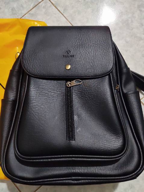 Hàng y hình. Đường may rất chắc chắn. Ba lô khá to và hơi nặng nhưng đáng để mua ạ. Sẽ ủng hộ và giới thiệu kh cho shop