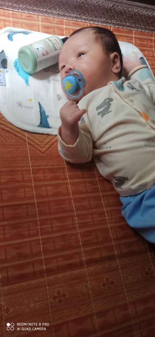 Hàng giao nhanh, hạn xa, dầu cũng rất thơm nữa, em bé dùng cũng không thấy bị kích ứng gì.Có điều nắp chai loại này nên khi đổ ra tay để massage hay bị dây ra ngoài. Hàng giao nhanh, hạn xa, dầu cũng rất thơm nữa, em bé dùng cũng không thấy bị kích ứng gì.Có điều nắp chai loại này nên khi đổ ra tay để massage hay bị dây ra ngoài.