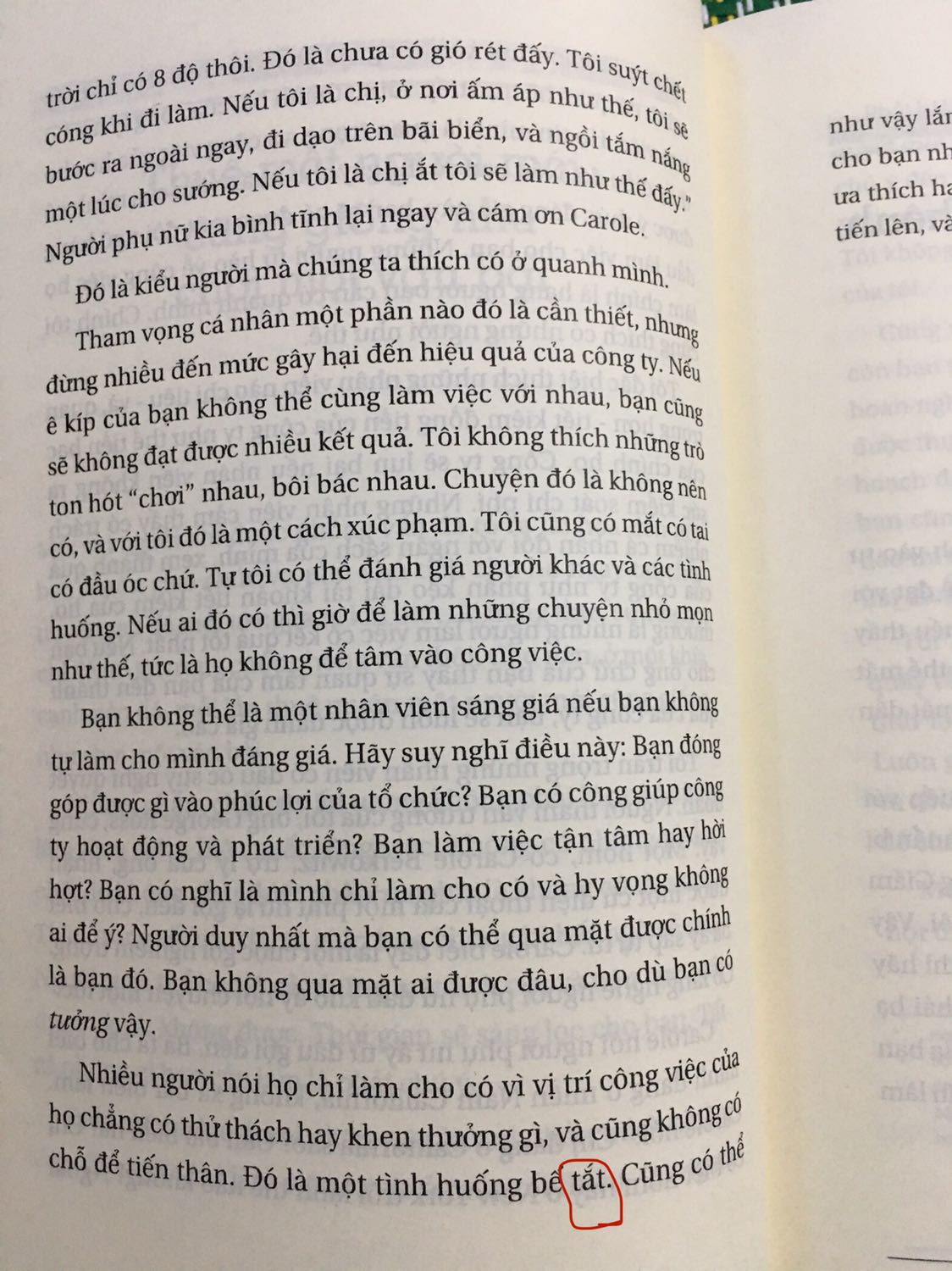 Sách còn nhiều lỗi chính tả.
Sách chủ yếu đưa ra nhiều lời khuyên dựa trên những gì ông Trump đã trải qua.
Phần dịch có vài chỗ không sáng ý để người đọc có thể hiểu. Ví dụ đoạn "quyền thông gió". 
Muốn hiểu cuốn này nên đọc cuốn Nghệ thuật đàm phán trước. Art of the deal kể về các sự kiện kinh doanh theo thời gian của Donald Trump nên mình đánh giá nó hấp dẫn hơn How to get rich này.
Tuy nhiên đây cũng vẫn là cuốn sách đáng đọc.