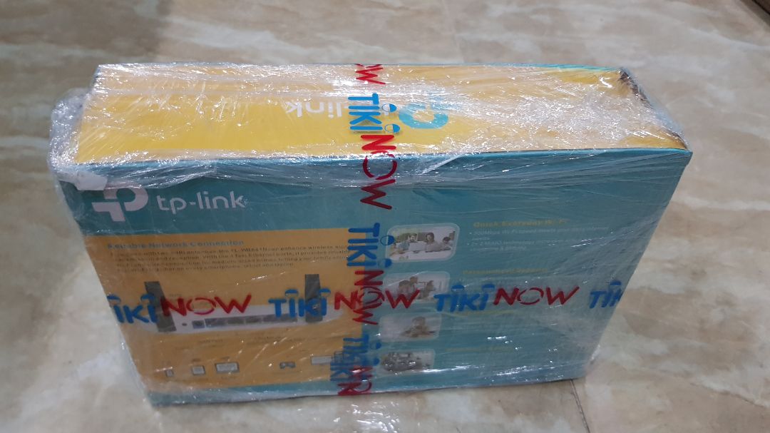 Giao hành đúng hẹn. Sản phẩm đầy đủ cơ bản. Mình mới cài đặt theo hướng dẫn, vào mạng ổn định. Tuy nhiên nhìn sản phẩm không được mới, có thể do các bạn bỏ ra dán tem. Tóm lại mình khá hài lòng!