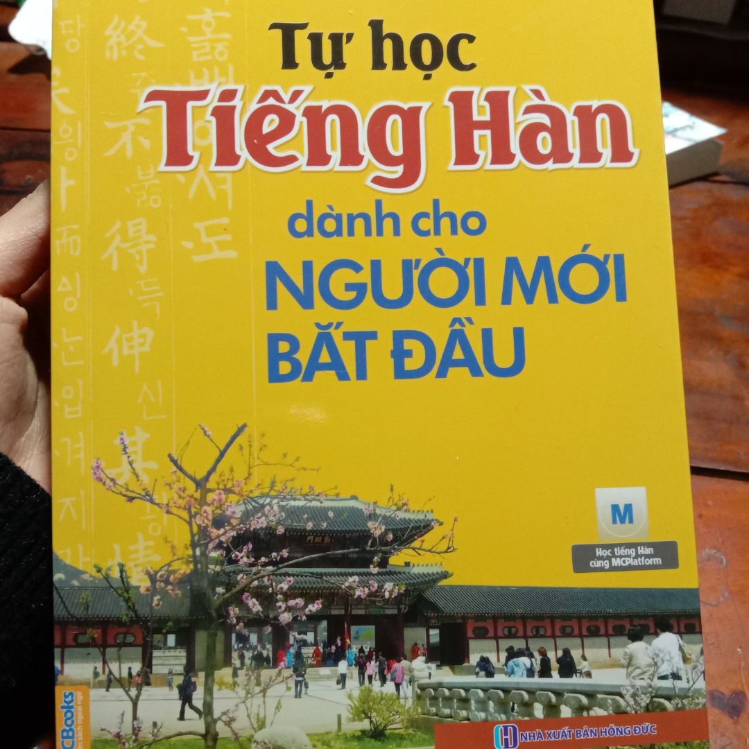 mua được quyển này giá rẻ quá tr luôn. Sách hữu ích lắm nhé mn. Giao hàng nhanh lắm. Nên mua nha mua được quyển này giá rẻ quá tr luôn. Sách hữu ích lắm nhé mn. Giao hàng nhanh lắm. Nên mua nha