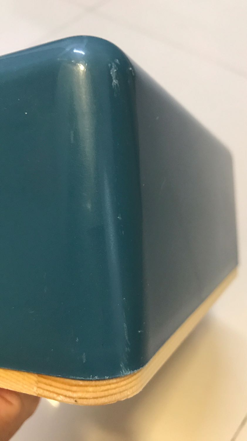 Sản phẩm kém chất lượng , nhựa rất xấu ,rất tệ tệ tệ... miếng gỗ trên mặt rất tệ , mềm như giấy . Khi nhận được hàng trầy xước toàn bộ sản phẩm , bán hàng như *** gạt .sản phẩm ko in nhãn mác