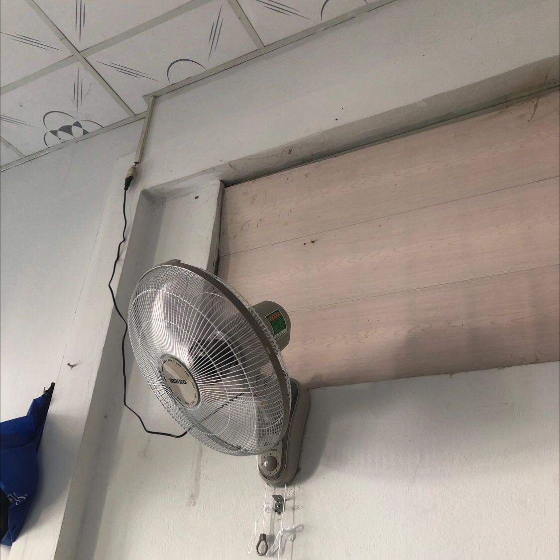 Giao hàng bình thường,đóng gói chắc chắn,có đầy đủ giấy bảo hành,hàng chính hãng,quạt chạy êm,k ồn,mát,lắp ráp dễ dàng,có đầy đủ phụ kiện để gắn quạt,nói chung giá tốt,chất lượng tốt,sẽ ủng hộ nếu có thêm nhu cầu Giao hàng bình thường,đóng gói chắc chắn,có đầy đủ giấy bảo hành,hàng chính hãng,quạt chạy êm,k ồn,mát,lắp ráp dễ dàng,có đầy đủ phụ kiện để gắn quạt,nói chung giá tốt,chất lượng tốt,sẽ ủng hộ nếu có thêm nhu cầu