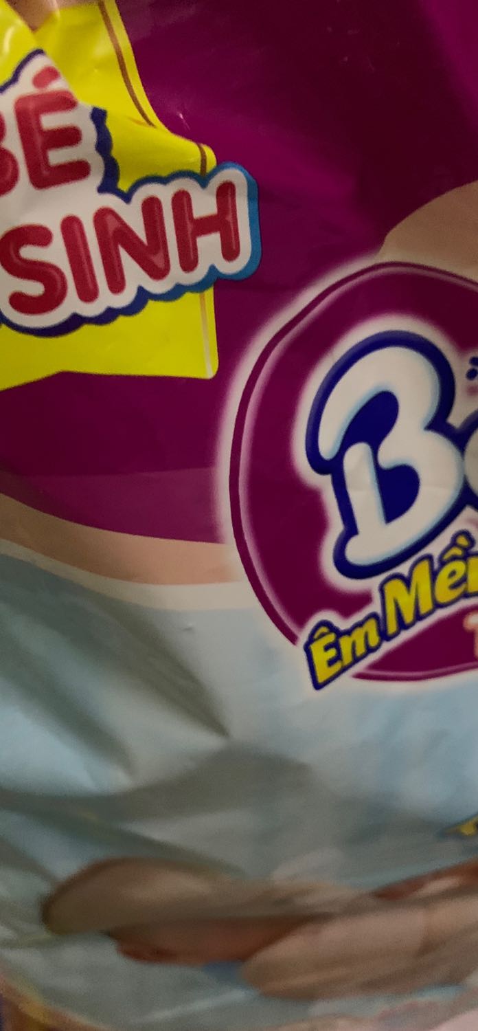 Tã mềm, giá sale phải chăng, tuy nhiên nên vò bằng tay trước khi thay cho bé cho mềm hơn.