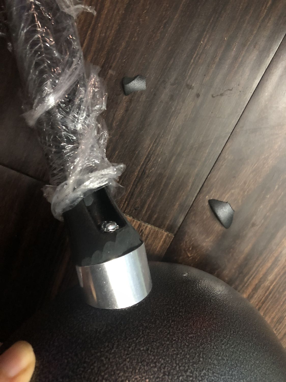 Chảo dùng tốt, mới coong, size vừa vặn. Tuy nhiên shop đóng gói ko cẩn thận nên trong quá trình vận chuyển phần cán cháo bị nứt như hình.