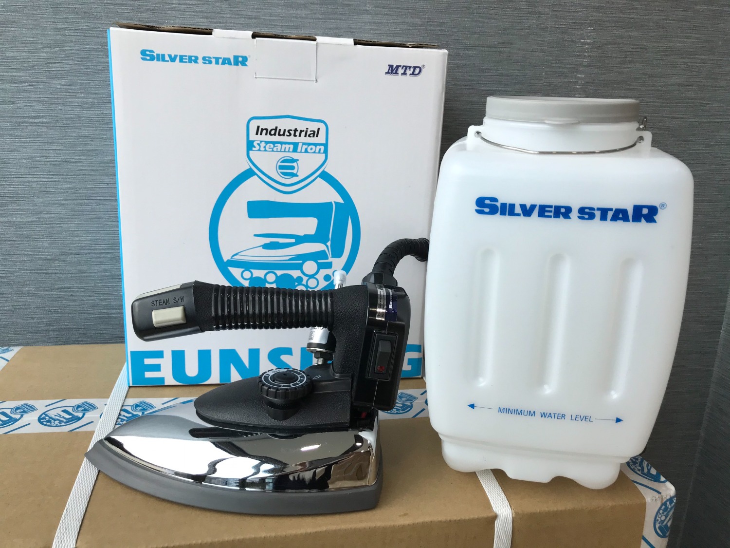 Hàng chính hãng, đầy đủ tem nhập khẩu và tem chính hãng của nhà phân phối, chất lượng thì rất ok, được bảo hành 1 năm. Cảm ơn nhà bán MTD, cảm ơn Tiki