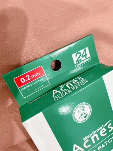 Nó gom mụn lại được nha mn, em hay dán cái này lắm. Nó tiện cực kì mà còn giữ vệ sinh cho da nữa. Dán dính lâu, dùng tay gỡ mới ra chứ ko bị bong viền như mấy loại khác.