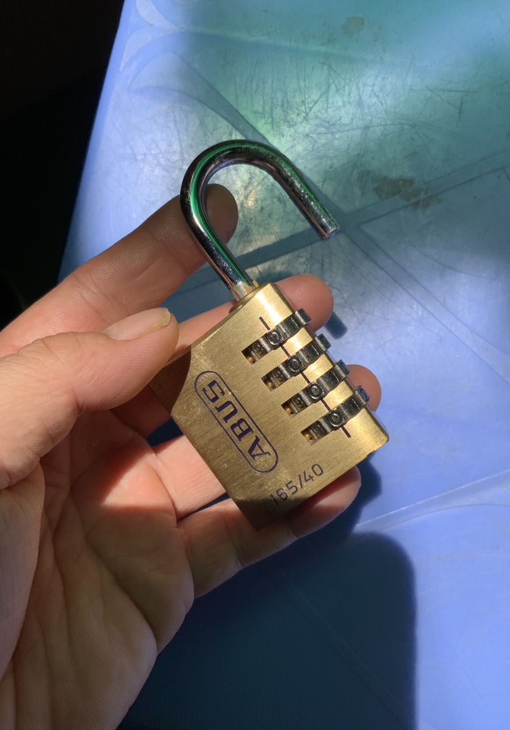 Mua hai ổ khóa nhưng mới sử dụng có một ổ thôi nói chung là nó rất là bé và nhỏ phần Khoa cũng ngắn nữa chả biết có an toàn không