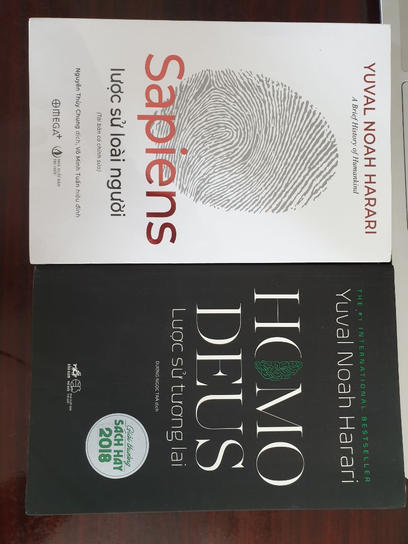 Được thầy giáo giới thiệu về tác giả Yuval Noah Harari - Nhà sử học người Do thái chuyên nghiên cứu về lịch sử thế giới, lịch sử quân sự - với những nghiên cứu, đánh giá, nhận định hấp dẫn của ông về lịch sử và tương lai. Nội dung sách hấp dẫn, cuốn hút; Trình bày đẹp rõ ràng, lượng kiến thức phong phú. Đặc biệt mua của nhà bán được giá rẻ.