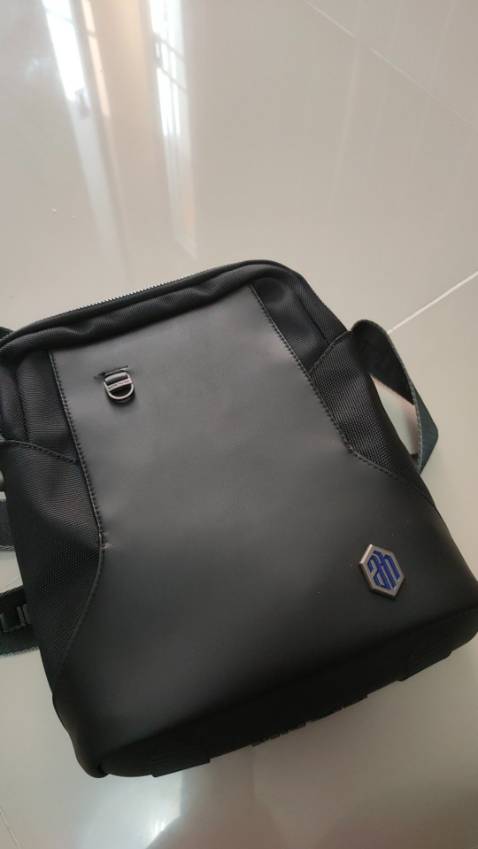 Túi trc kia mua của shop khi shop mới chỉ bán trên *** đến giờ ko hề rách hay đứt chỉ hư dây kéo gì cả. Riêng túi này thấy cứng cáp, đẹp độ hoàn thiện cao, ưng ý. Bao bì sp cẩn thận và chu đáo, phù hợp với giá tiền.