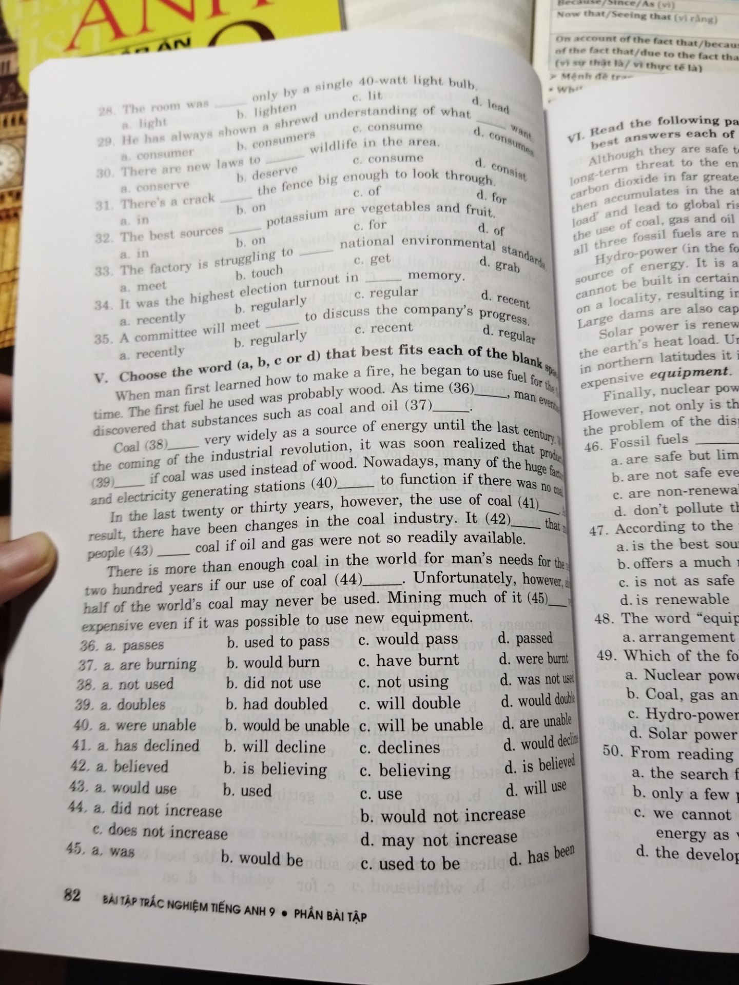 mua 2 quyển trắc nghiệm và tự luận. Giao hàng nhanh, lúc xem bên ngoài thì ấn tượng đầu là sách khá dày, chia thành 5 mục rõ ràng và nhiều bài tập. Mọi thứ đều rất ổn cho tới khi mở ra xem mới vỡ lẽ. Sách theo CHƯƠNG TRÌNH CŨ 🙂