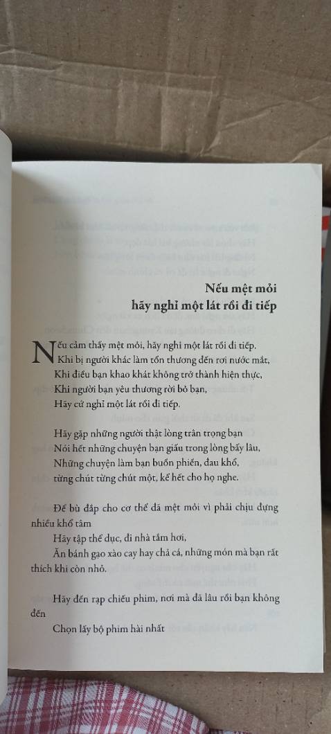 Cuốn sách của đại đức Haemin thực sự rất hay, không chỉ mang những năng lượng giúp chữa pành mà còn khiến ta hiểu thêm về Phật Pháp. Cuốn sách luôn có những câu văn ngắn gọn nhưng chưa đựng rất nhiều ý nghĩa khiến ta phải suy ngẫm.
