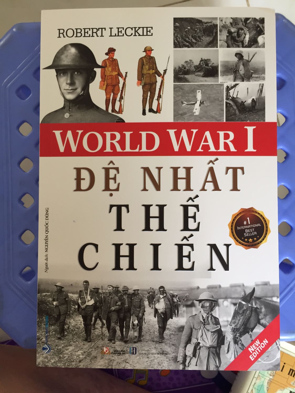 Bìa sách in chữ nổi rất đẹp, hình ảnh kem theo nội dung sách gây hứng thú cho việc nghiên cứu. Giá cả hợp lý