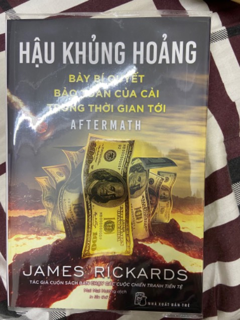 Nội dung chưa đọc mà chất lượng của giấy in thì 10/10. Tốt nhất trong tất cả các cuốn mình mua. Hình như nhà sách này giấy in đều tốt như thế thì phải. Các cuộc chiến tranh tiền tệ giấy cũng như này