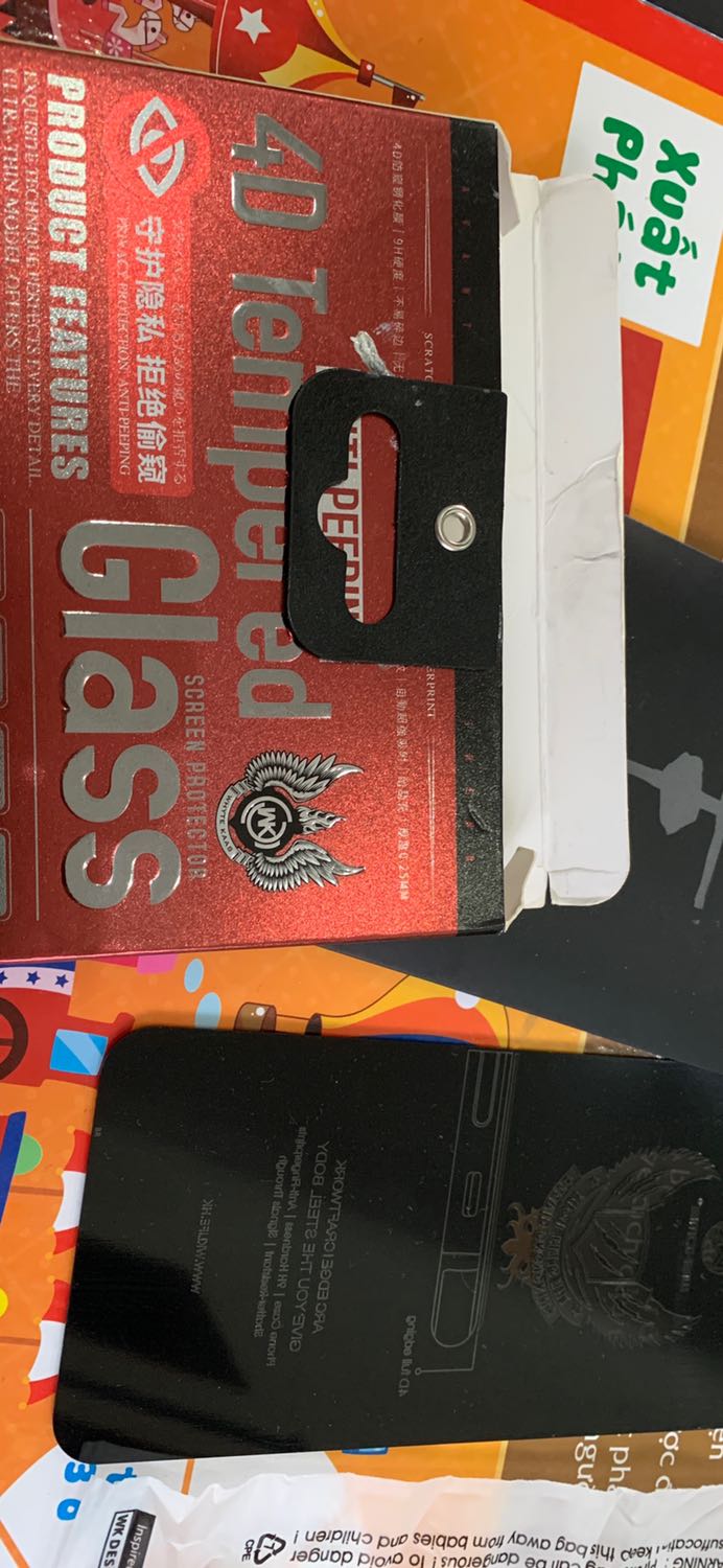 Không có miếng lau kính sao dán shop.
Hàng này không giống mua các lần trước.
1. Bao bì bị gỡ ra, ko đúng nguyên bản
2. Bao đựng kính bị nhét các thứ dứ dư thừa: ex dán mặt lưng ip 7, bao bóng dư như hình,...
Đề nghị Tiki báo thu hồi hàng. Thanks