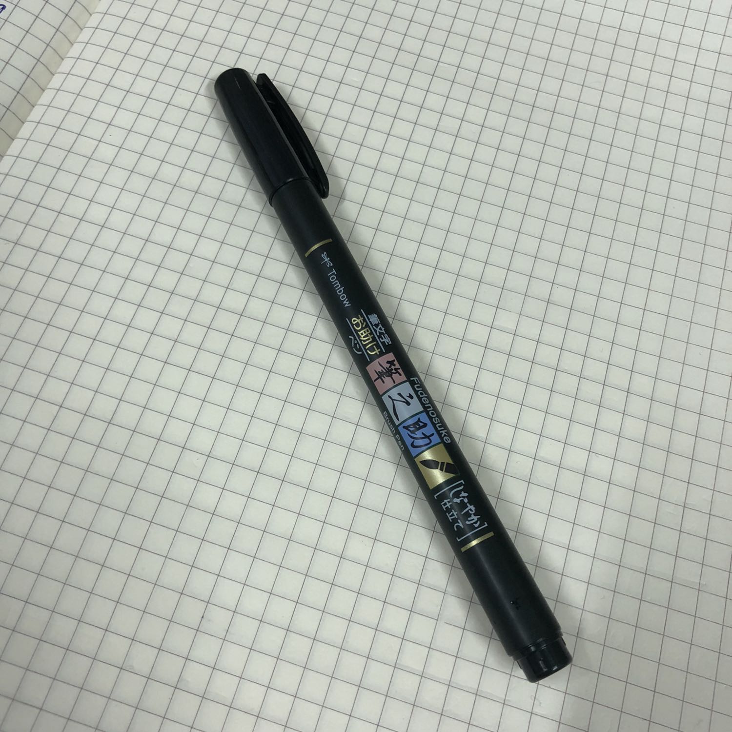 Ngòi mềm nên rất dễ thao tác điều khiển bút, thích hợp cho các bạn mới tập viết calligraphy ạ.