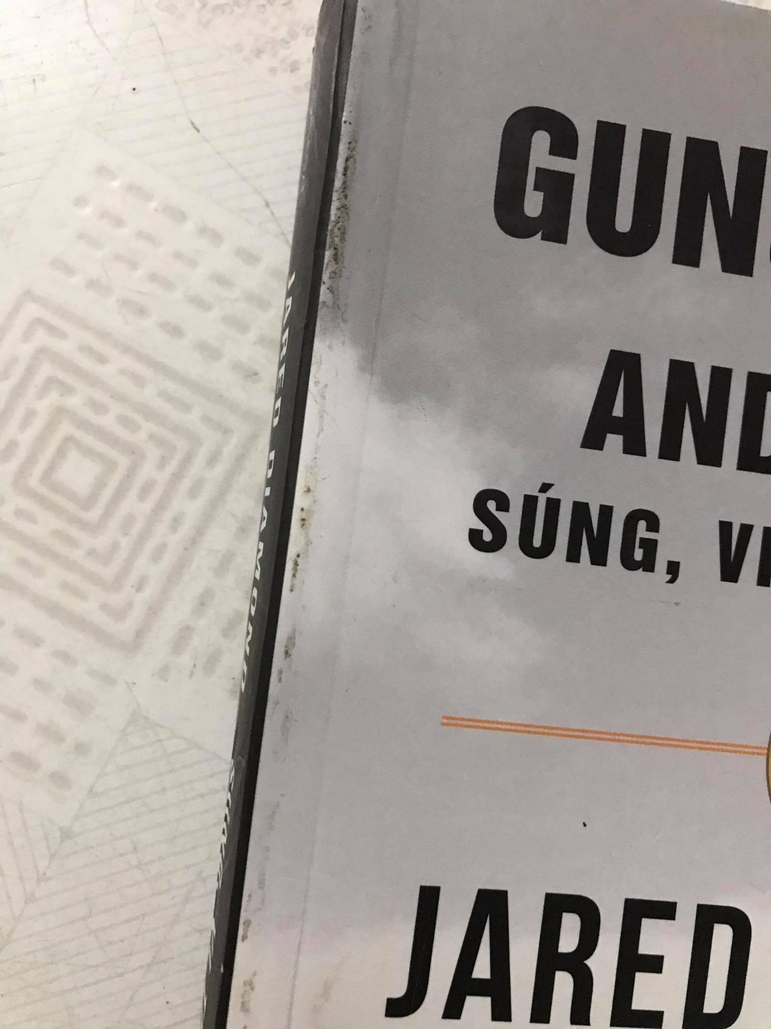 sách mình đặt mua xuất bản năm 2020 nhưng giao cho mình sách cũ xuất bản năm 2016, 2018, bìa mềm.