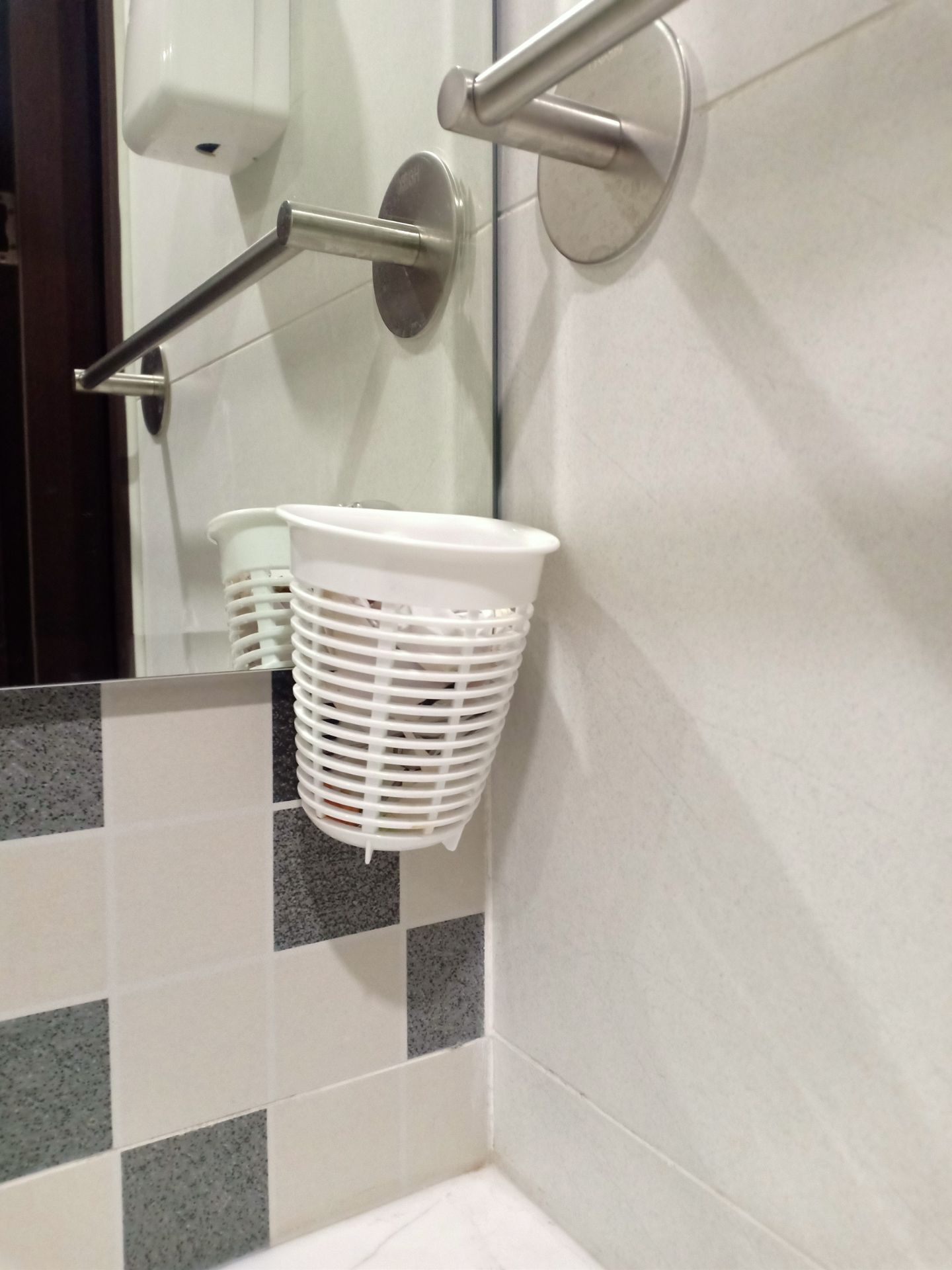 Hàng đẹp, tiện lợi