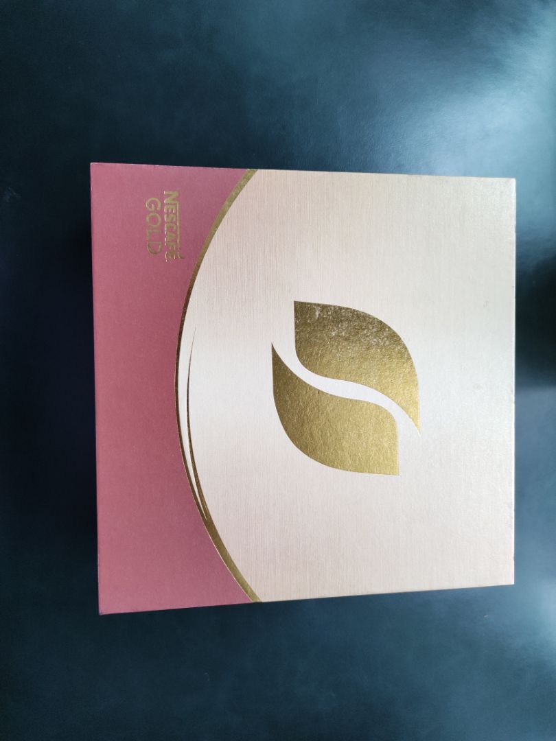 Bộ quà tặng rất đẹp và lịch sự. Cà phê thơm nguyên chất.