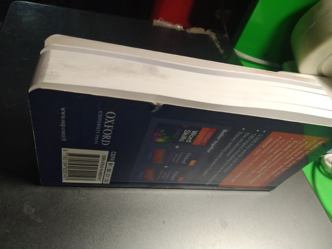 Mình đặt 4 cuốn. Ba cuốn kia tiki đóng gói , bao bì rất kĩ đến mỗi cuốn này là chả có bọc gì, còn rất cũ và nhiều vết bẩn,....Mong tiki có thể giải quyết, đổi tra giùm mình