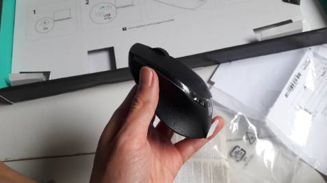 Hàng giao nhanh. Chất lượng hợp với giá tiền. Chuột bấm êm, nhạy. Tuy nhiên bàn phím cứng gõ không sướng bạn nào dùng bàn phím nhiều nên cân nhắc.