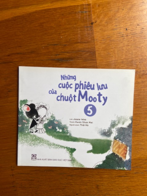 Một cuốn sách quá dễ thương, con mình rất thích nhân vật chuột Mooty này