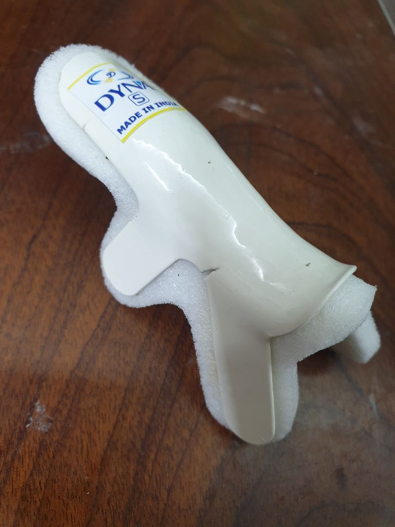 Sản phẩm không có hộp như hình, bọc trong nilon và dán thông tin bên ngoài. Size sản phẩm nhỏ hơn nếu áp dụng bảng size. Sản phẩm bóc ra đã có vết nứt trên thân.