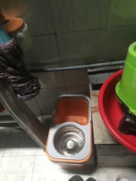 Muối rửa chén để làm mềm nước rất cần cho máy rửa chén, có lẽ nên mua loại viên rửa tích hợp để khỏi phiền nhưng mà nghe nói dùng viên tích hợp vẫn nên xài muối rửa