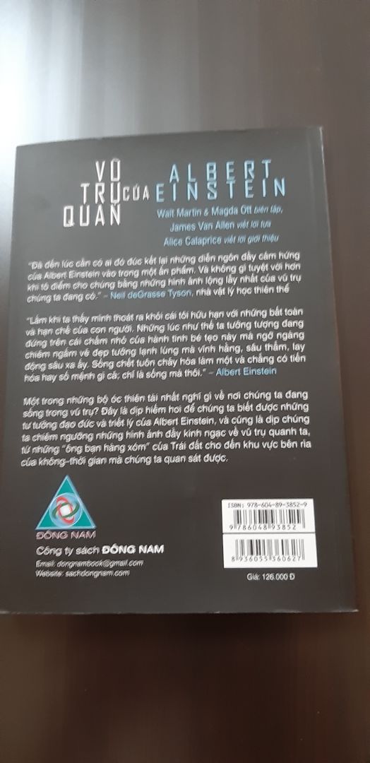 Thời điểm mình đọc quyển này mình không được tập trug cho lắm nên cảm giác hơi lan man và ko có gì thật sự ấn tượng. Chất lượng sách thì rất tốt.