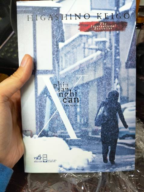 Giao hàng nhanh, nhưng khi nhận sách thì k có bọc gì cả, đóng trong mỗi hộp không. Mình mua sách trên Tiki Trading nhiều lần, cũng biết Tiki Trading bọc k cẩn thận, nhưng chưa lần nào gặp sách bị bẩn thế này.