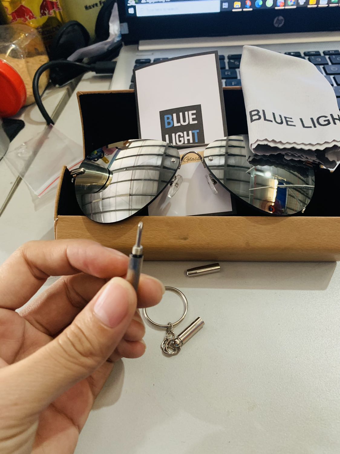 Quá xuất sắc luôn ạ. Mình mua sale có 150k. . Mà cái hộp xịn xò. Quà tặng cũng xịn xò luôn . Vote cho shop 5 sao. Mọi người nên mua ạ. Hí hí.