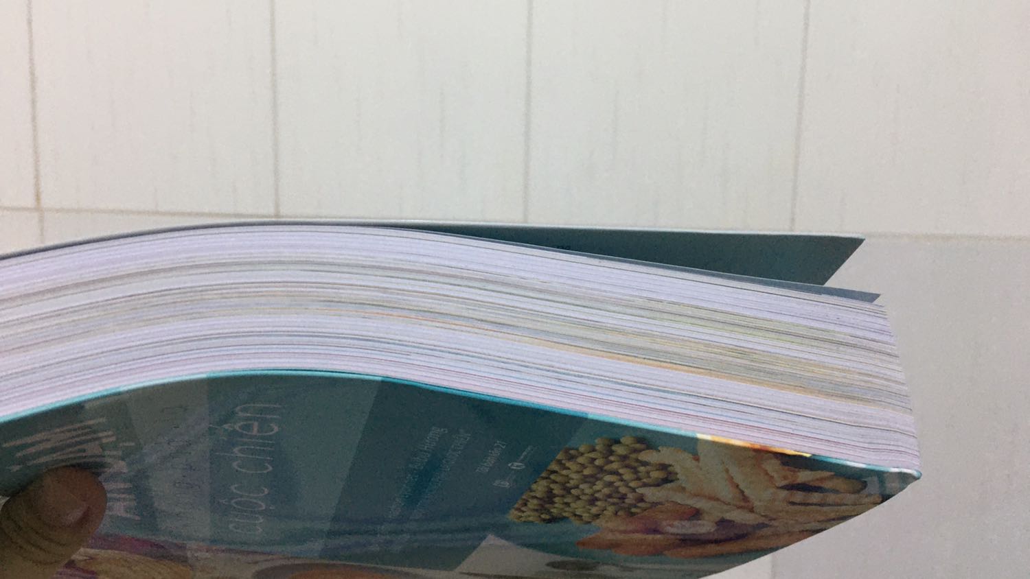 Giao hàng rất nhanh. Sách chuẩn màu sắc đẹp, nội dung viết cận kẽ, chi tiết. Sách khá dày, các ba mẹ nên đọc các cuốn sách này để có thêm kiến thức giúp việc ăn dặm của con đạt hiệu quả.