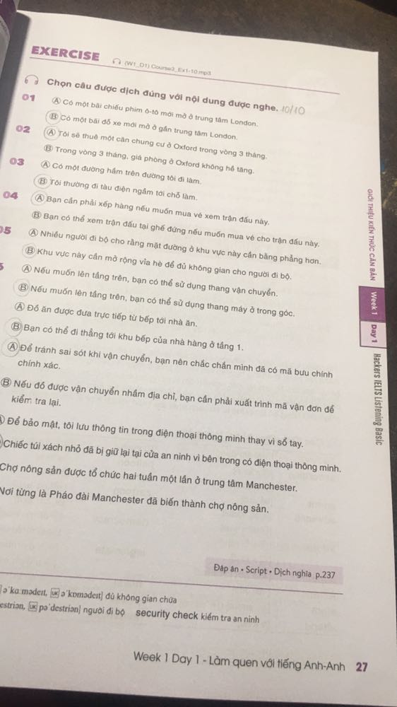 Phải nói là bộ này đỉnh lắm luôn 😢💕 Thiệt sự hối hận vì không mua sớm hơn để học. Mình mua rất nhiều loại sách tiếng anh rồi mà mình thấy tâm đắt nhất bộ này luôn. Ban đầu mình mua thử cuốn speaking học trước sau đó thấy đỉnh quá mua nguyên bộ. Đối với mình khó nhất chắc có lẽ là writting và dễ nhất là reading. Phần reading dễ học nhưng từ vựng cực kỳ nhiều🥲 listening thì công nhận có tâm lắm luôn, có cả cách đọc người anh vs người Mỹ luôn😭 đỉnh lắm. Phần writting thì chỉ cho bạn công  thức để bạn viết hay hơn, có nhiều công thức mình học tới đại học rồi mà vẫn không biết. Còn cuốn speaking thì vừa giúp bạn luyện nghe vừa luyện nói luôn nha. 4 cuốn đều rất có tâm, dịch cực kì kỹ càng luôn, rất đỡ tốn thời gian khi học mà tra từ, sách để hết bên dưới luôn. Mình nói thật mình là một đứa rất dở anh văn nhưng khi học cái bộ này mình học ghiền mà quên thời gian luôn đó. Phải nói là nên mua❤️