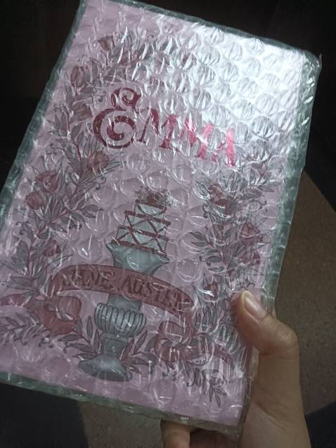 xinh lắm , bìa chất hơi lạ:))) với móp xíu thh