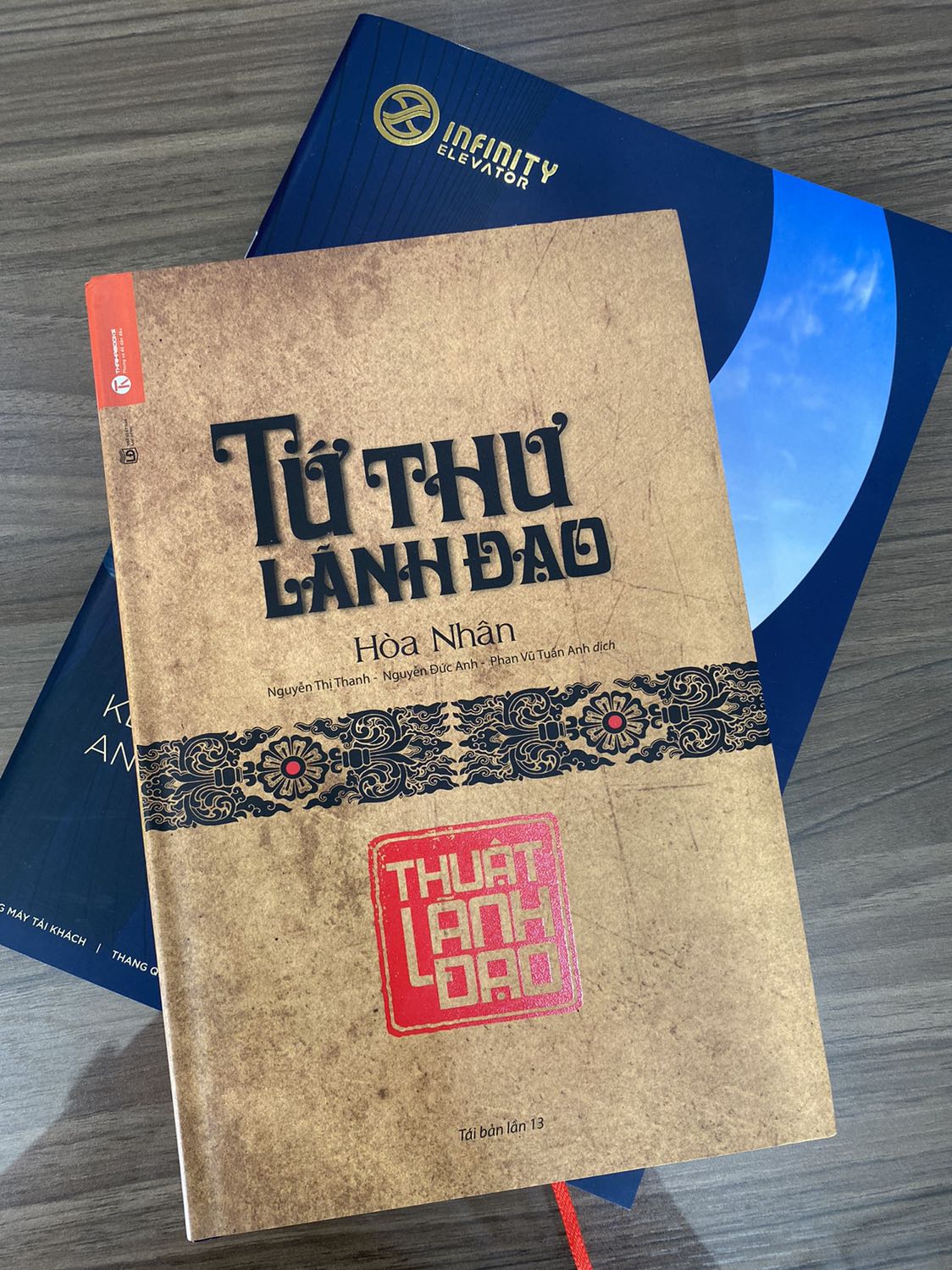 Sách hay, bìa đẹp, giá rất tốt khi mua