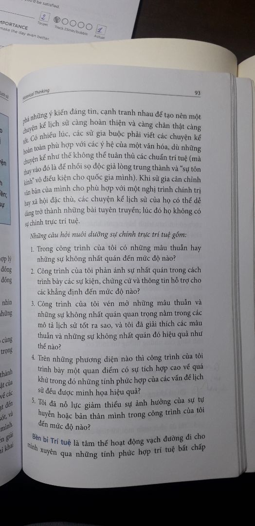 Về nội dung sách: sách viết cho bạn đọc phổ thông, đưa ra cách tư duy, nói, viết theo logic, lịch sử, phù hợp trong việc học và nghiên cứu.
Một số ít có thể áp dụng ngay.
 Nội dung ngắn thích hợp đọc trong lúc rảnh rỗi.
Nhược điểm: Sách mỏng nên các ví dụ minh họa ít trong khi nhiều phương pháp tư duy khá khó để làm theo.
Tiki thì vẫn phục vụ tốt như ngày nào