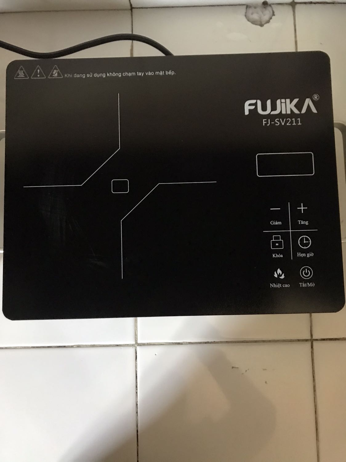 Bếp xài tốt, mới nhận xog nấu thử liền, tuy kích thước hơi nhỏ, nhìn chung là ok, về độ bền thì phải chờ thgian trả lời thôi!