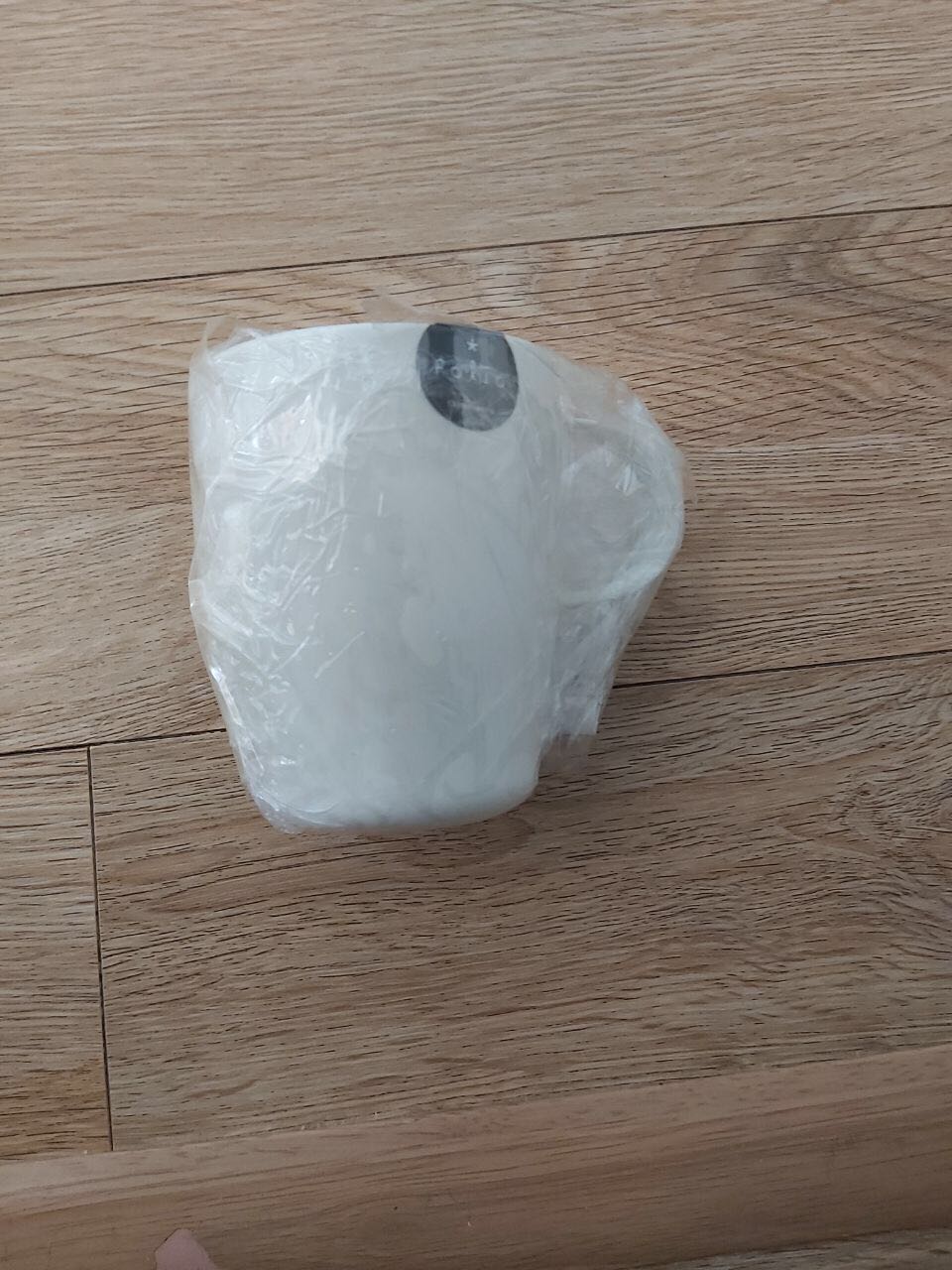 Mình đặt màu hồng mà giao nhầm sang trắng. Tiki đổi lại màu hồng cho mình. Tks