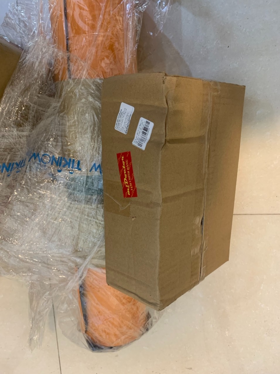 Vỏ Trụ Đấm Bốc Tự Cân Bằng 
Loại này da dầy hơn cái loại có người chữ X nhé các bác.
đấm cũng nặng tay hơn, chứ cái chứ X đấm nhẹ lắm.
SP có kèm cả bơm nên tự làm đc ngay, ko mất công ra quán sửa xe.
đánh rất tốt, 2 bố con nhà mình cùng chơi đc luôn