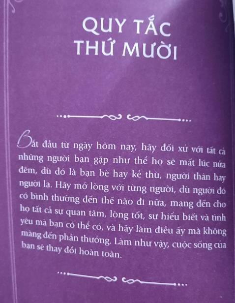 Nội dung quyển sách là 17 quy tắc của cuộc sống giúp chúng ta phát triển bản thân và sống tốt hơn. Nên đọc ạ.