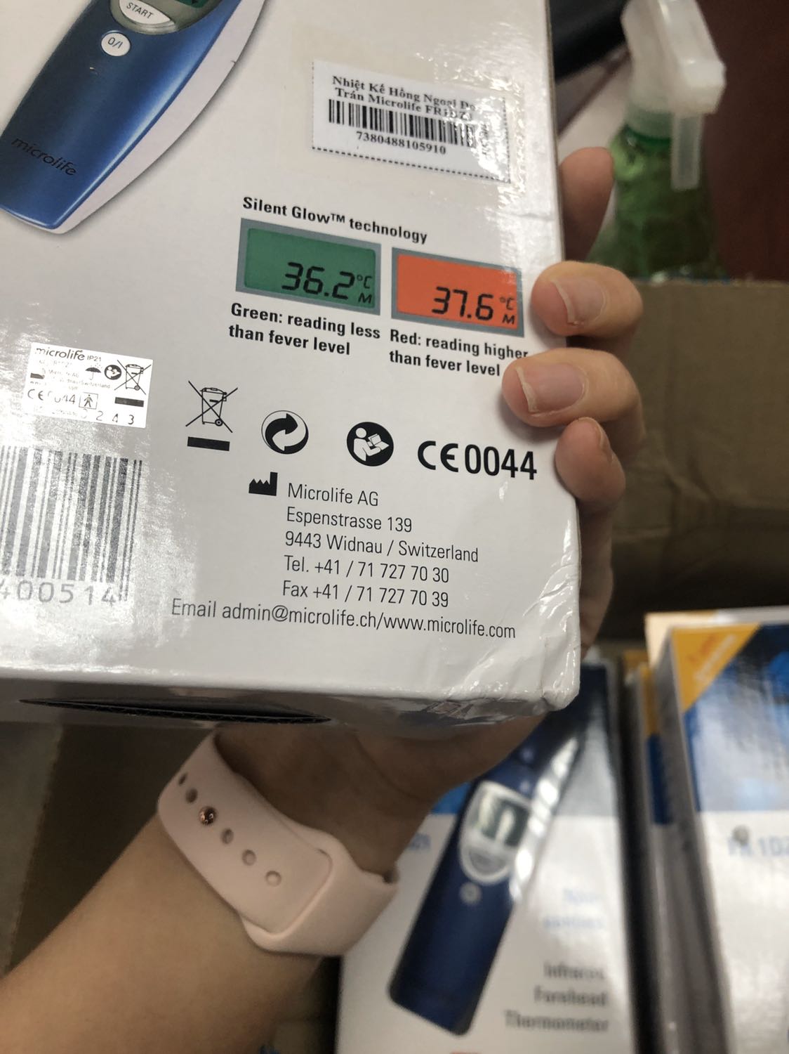 Không hiểu tiki sao lại nhồi nhét 4 sp trong 1 chiếc hộp chật ních, mua về đã móp méo thế này rồi. Mình còn f ship đi xa.