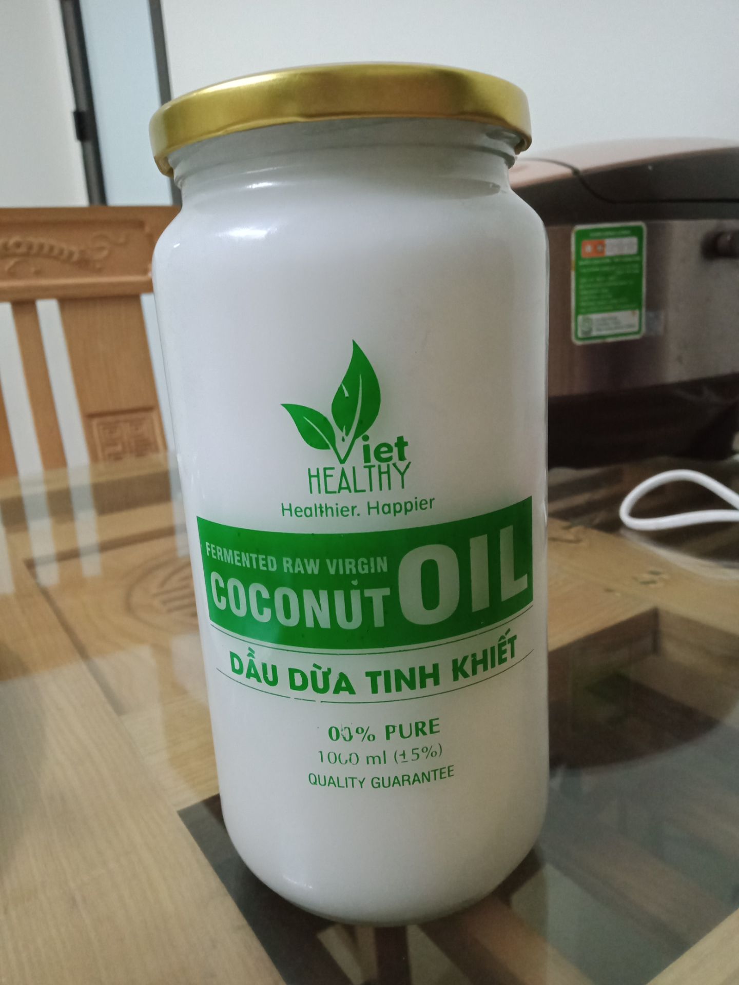 Trước đây mình thường dùng dầu dừa tự làm. Nhưng từ khi biết đến dầu dừa ép lạnh của Viethealthy thì mình chuyển sang mua dùng luôn, cực kỳ tiết kiệm, nhà mình có thói quen dùng dầu dừa, đặc biệt vào mùa khô này. Đây là lọ dầu dừa thứ 2 mình mua của Viethealthy rồi.