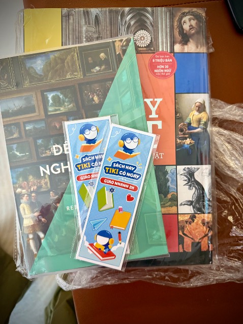 Giao hàng nhanh, đóng gói cẩn thận, sách được bao kỹ lưỡng, lại còn dc tặng bookmark , chưa đọc nên chưa review đc nội dung hihi. Cảm ơn Shop, Tiki và đội ngũ shipper dễ thương